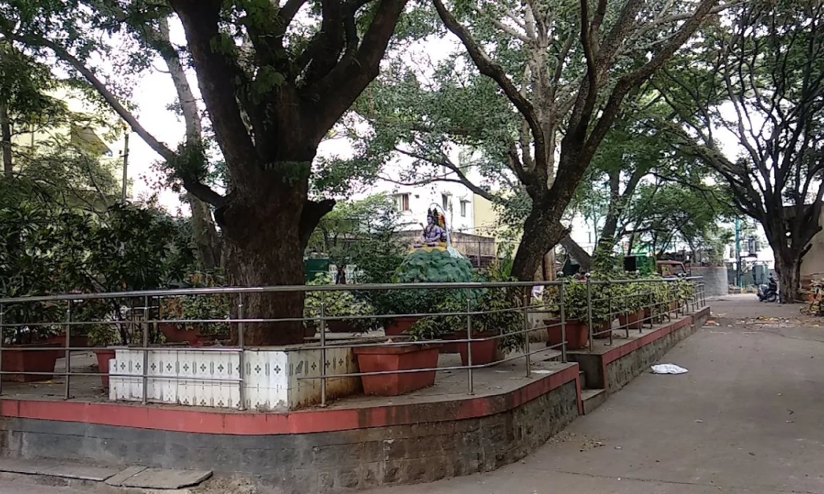 Outside of Harish Chnadra Ghat Crematorium